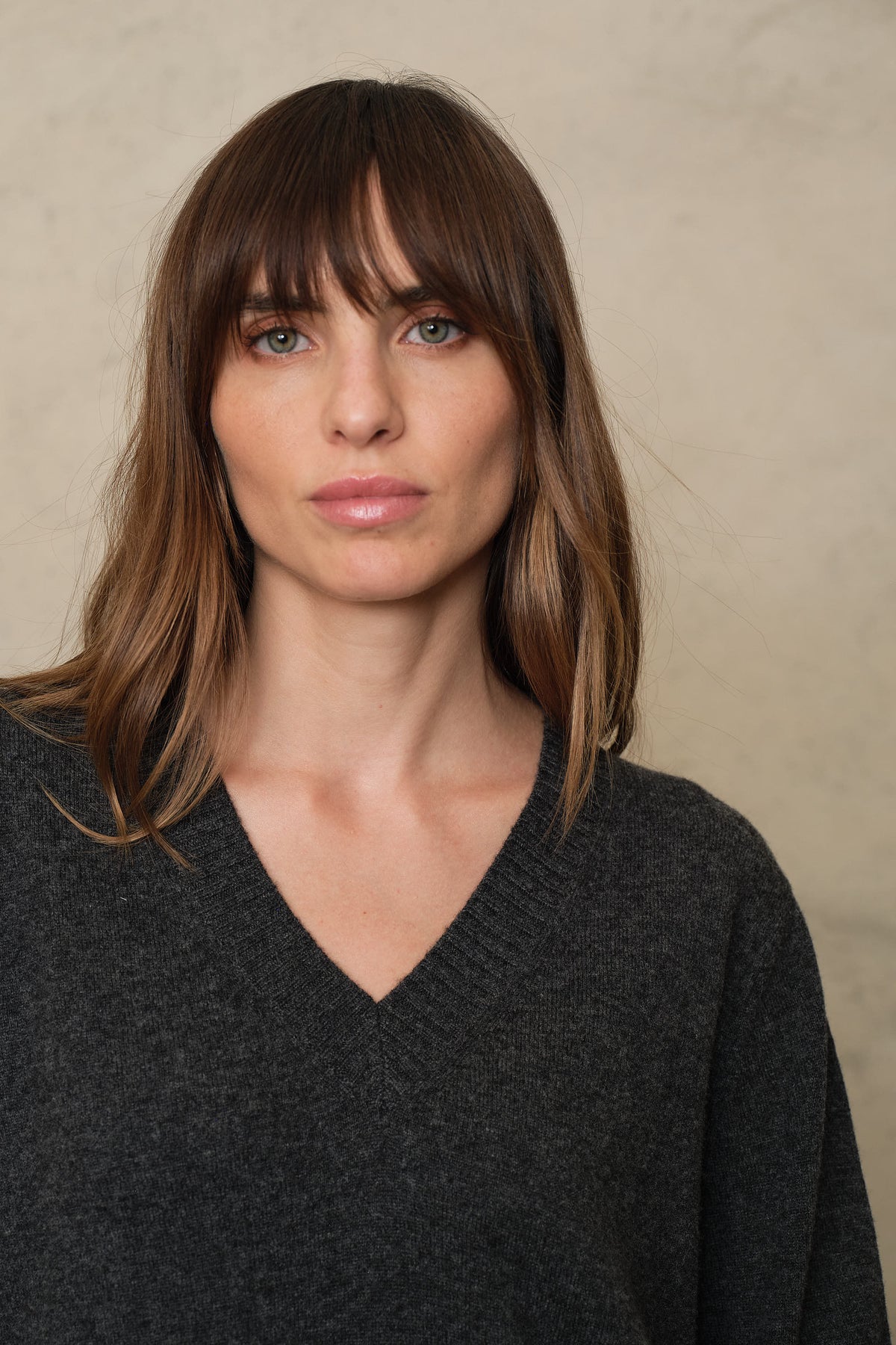 Nian V-Neck Cashmere Blend Jumper - Charcoal