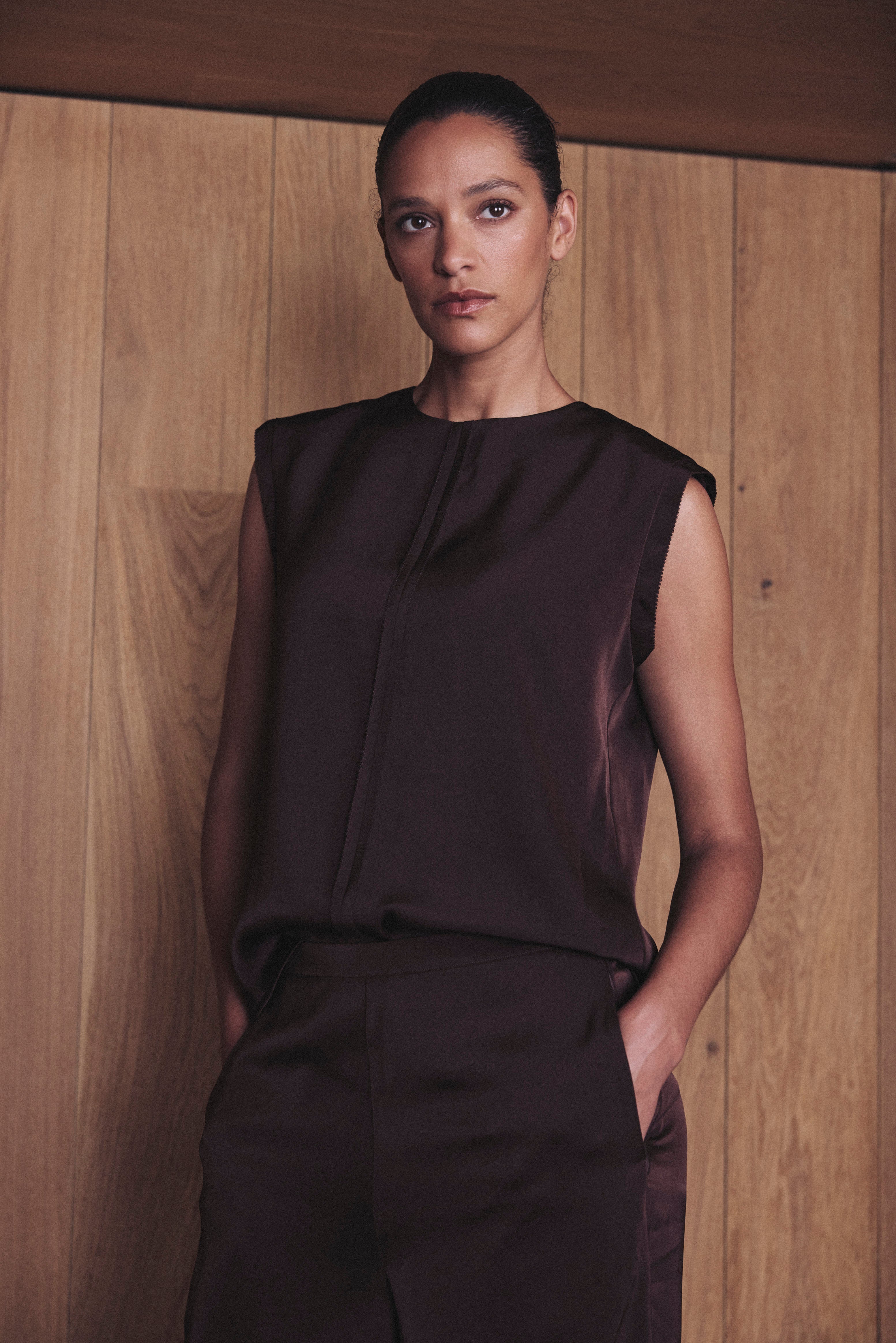 Skylar satin shoulder pad T Shirt in chocolate