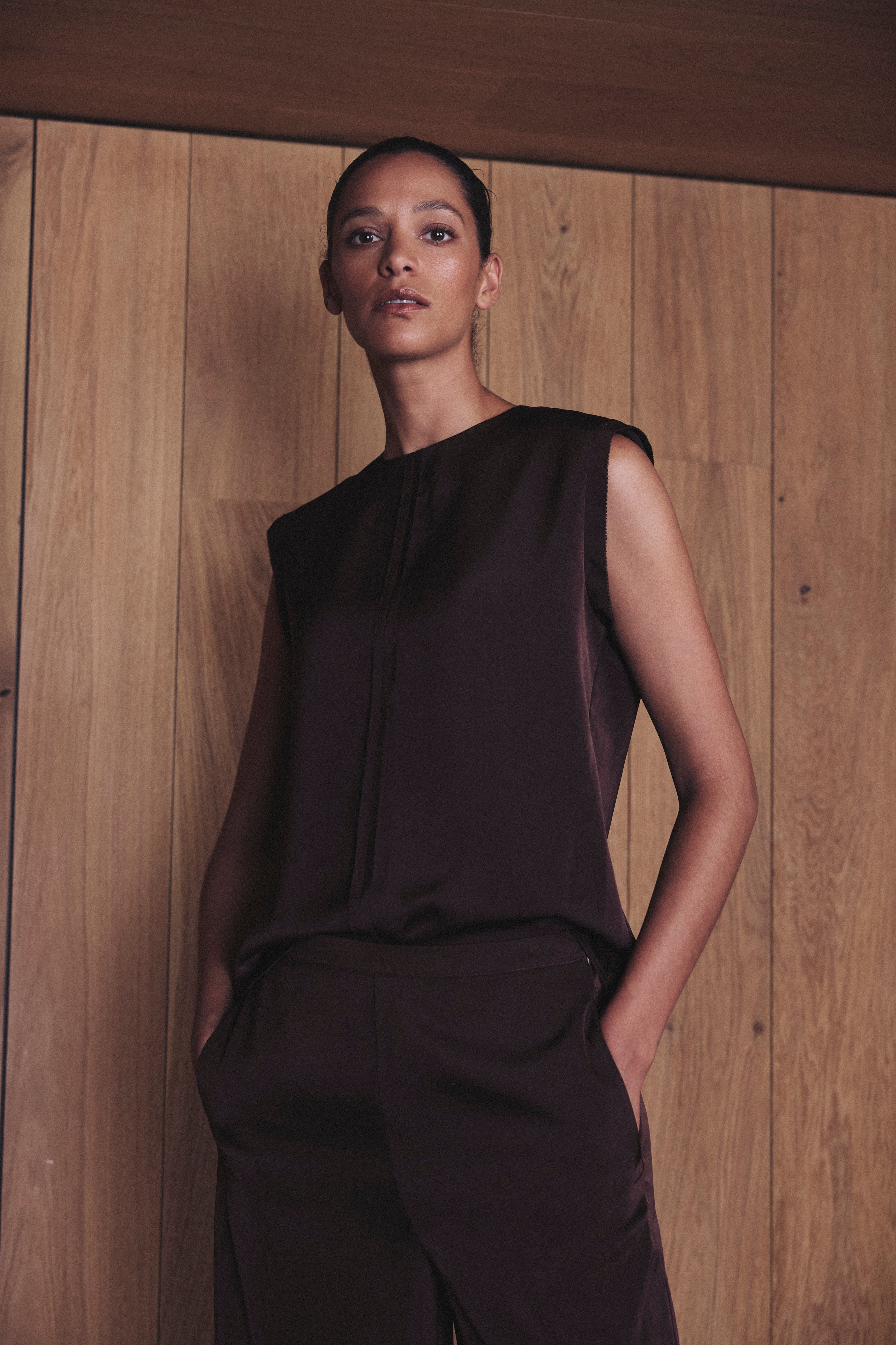 Skylar satin shoulder pad T Shirt in chocolate