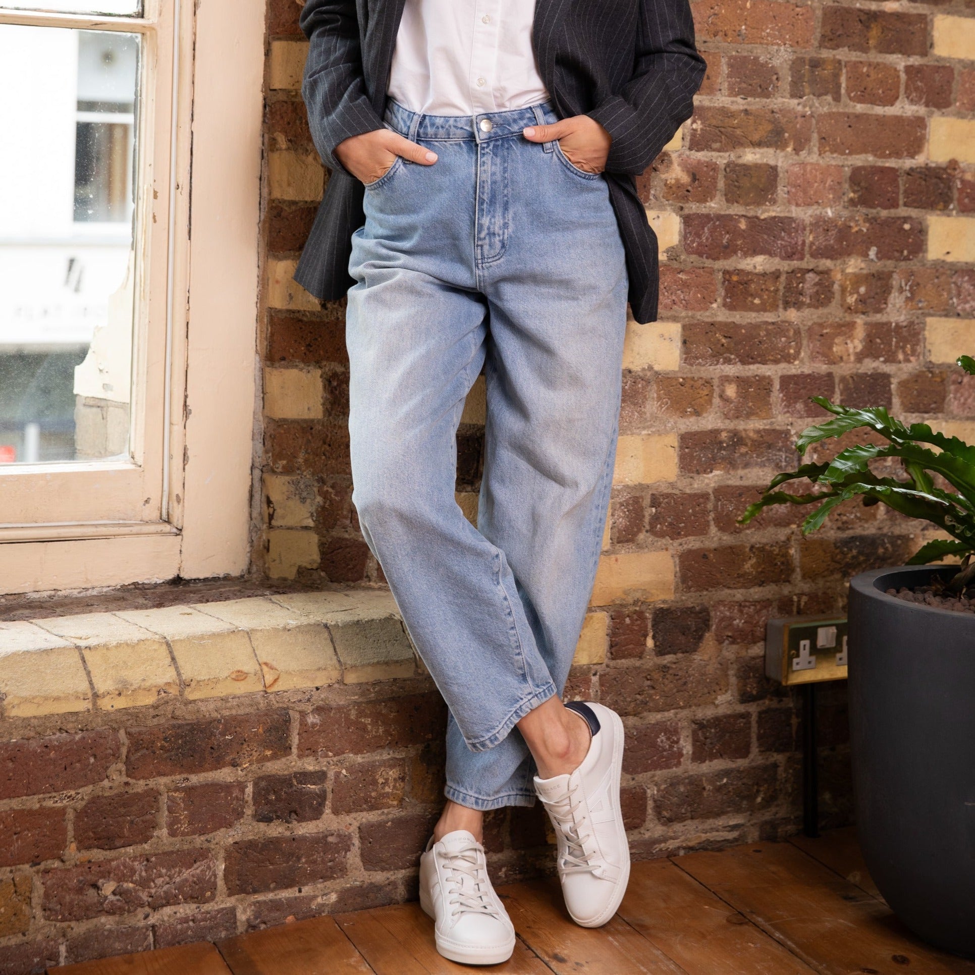 relaxed ankle jeans eleven loves Eleven loves elevenloves 11 loves ellenloves sustainable thea barrel leg jeans relaxed jean pale wash mid rise jean mum jean